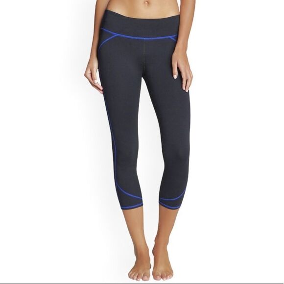 Fabletics Black Lima Capri cropped leggings medium - Picture 2 of 8